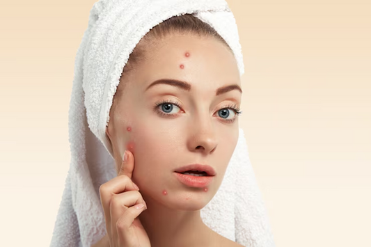 The Power of Hyaluronic Acid + Niacinamide: Hydration and Brightening Combined